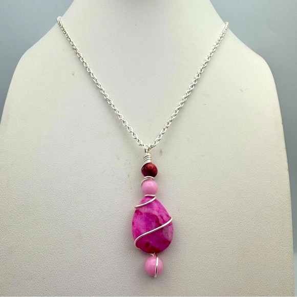 tiffclosetfinds Jewelry - Wire-Wrapped Pink Gemstone Teardrop Pendant Necklace